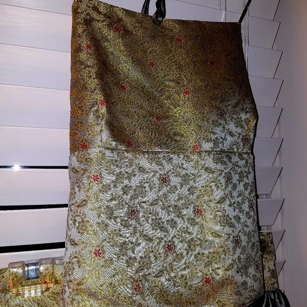 Formal dress - Picture 2 of 5